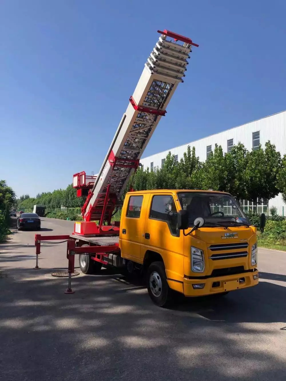 当涂县附近的云梯车出租服务：轻松解决高空作业需求