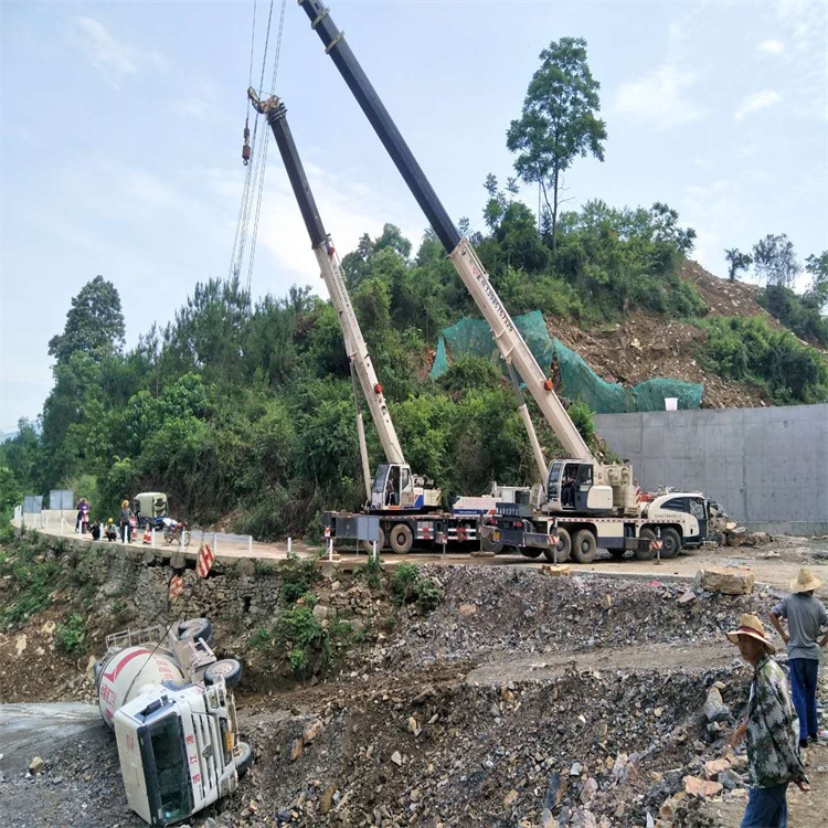当涂县汽车掉沟里叫吊车救援要多少钱